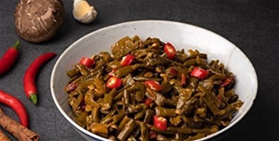 螺螄粉被“中傷”？酸豆角加工讓人大開眼界